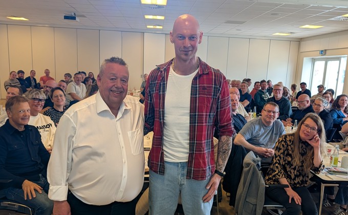 /media/1ymnjl0i/ny-formand-svend-og-brian.jpg?rxy=0.41537199597308483,0.09190927324575593&width=680&height=420&v=1dcd583f539a4e0