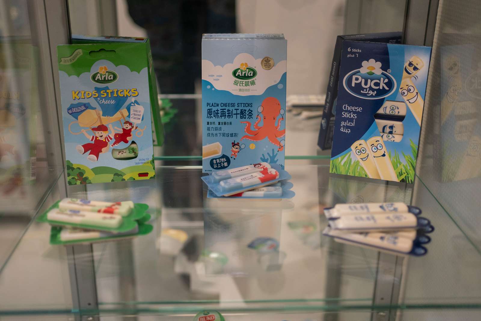 Kært barn har mange navne, og ude i verden er de også glade for den milde ostestang, der går under navnene Kids Sticks eller Cheese Sticks.