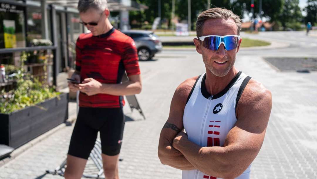 Michael Kragelund fortæller, at det er vigtigt for rytterne, at der er et godt sted at få lidt kage og kaffe.