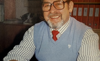 alt=