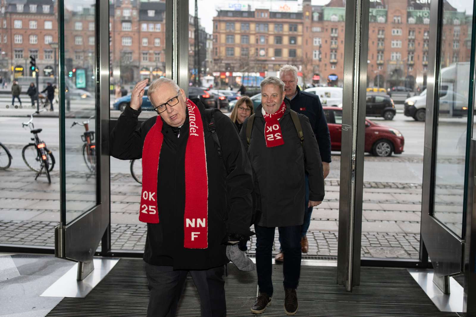 Ole Wehlast, Jim Jensen, Brian Vestergaard og Anette S. Larsen ankommer til det indledende møde I DI i januar 2025