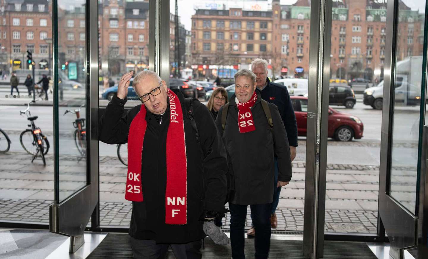 Ole Wehlast, Jim Jensen, Brian Vestergaard og Anette S. Larsen ankommer til det indledende møde I DI i januar 2025