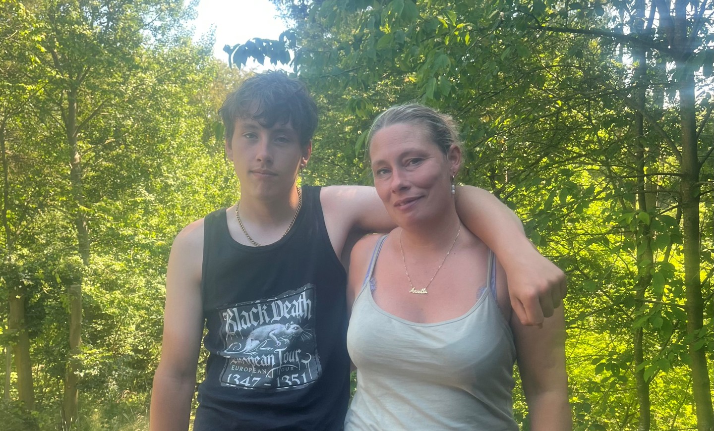Annette Falkenberg Jacobsen med sin søn Alexander