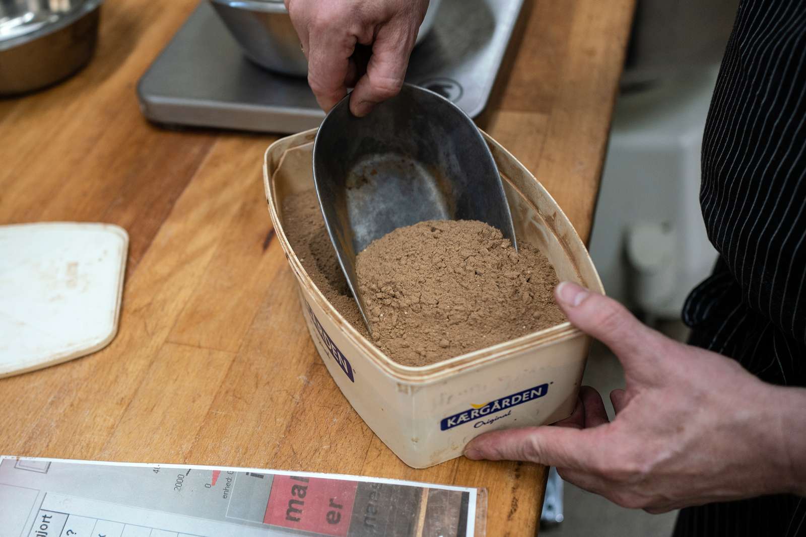 Eriks Bageri laver sin egen krydderiblanding til honninghjerterne. Den består af 200 gram kanel, 100 gram nelliker, 100 gram muskatnød, 100 gram allehånde, 100 gram pomeransskal og 100 gram kardemomme. 