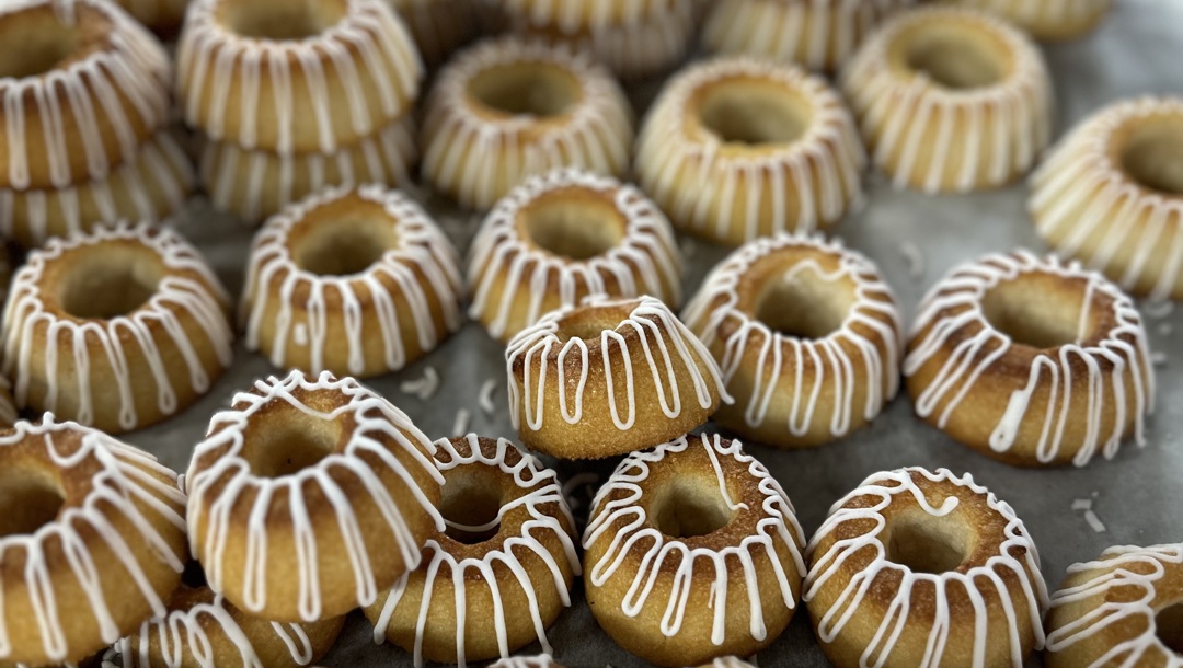 Tænderne løb i vand, da OK-bussen besøgte Bæchs Konditori i Hobro